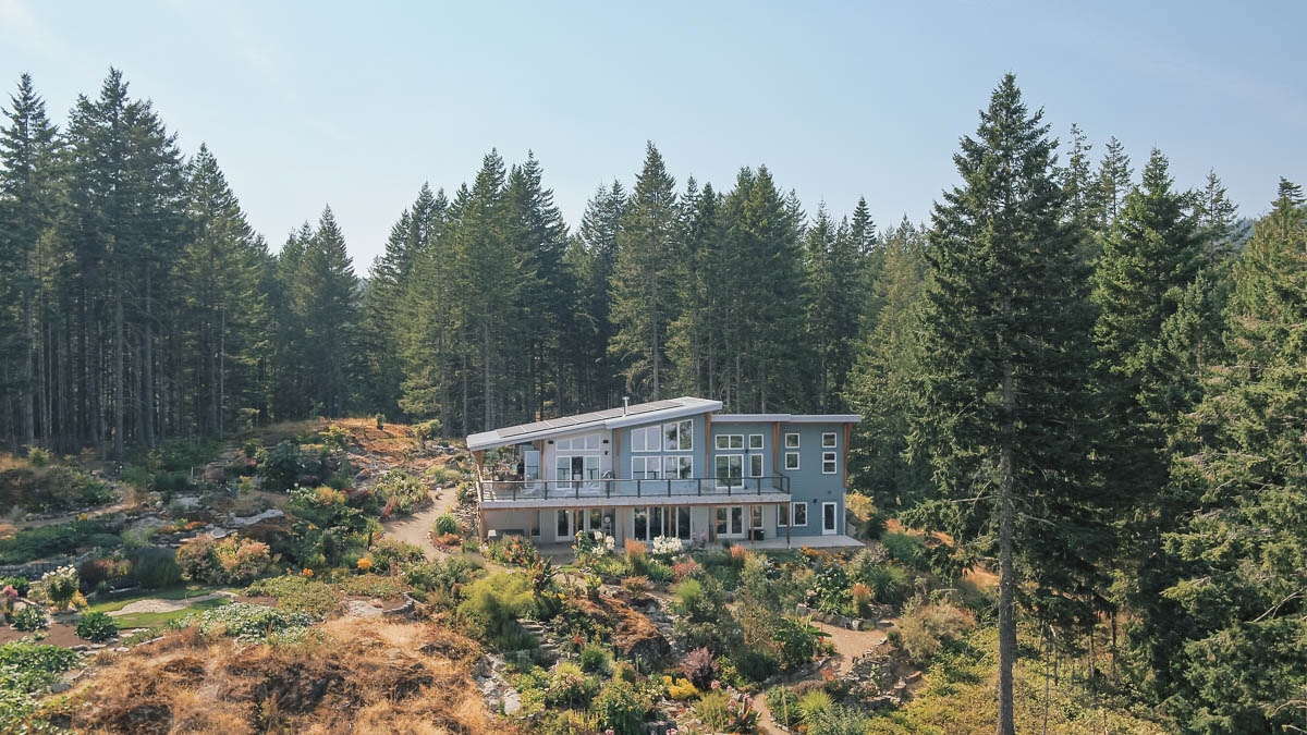 We're excited to share we're launching a new construction division in BC!

Read the full article:
l8r.it/iTqy

Thank you @REWca for the feature! 😊

#REW #LinwoodHomes #Construction #ConstructionCompanies #BuildYourDreamHome #BuildBC