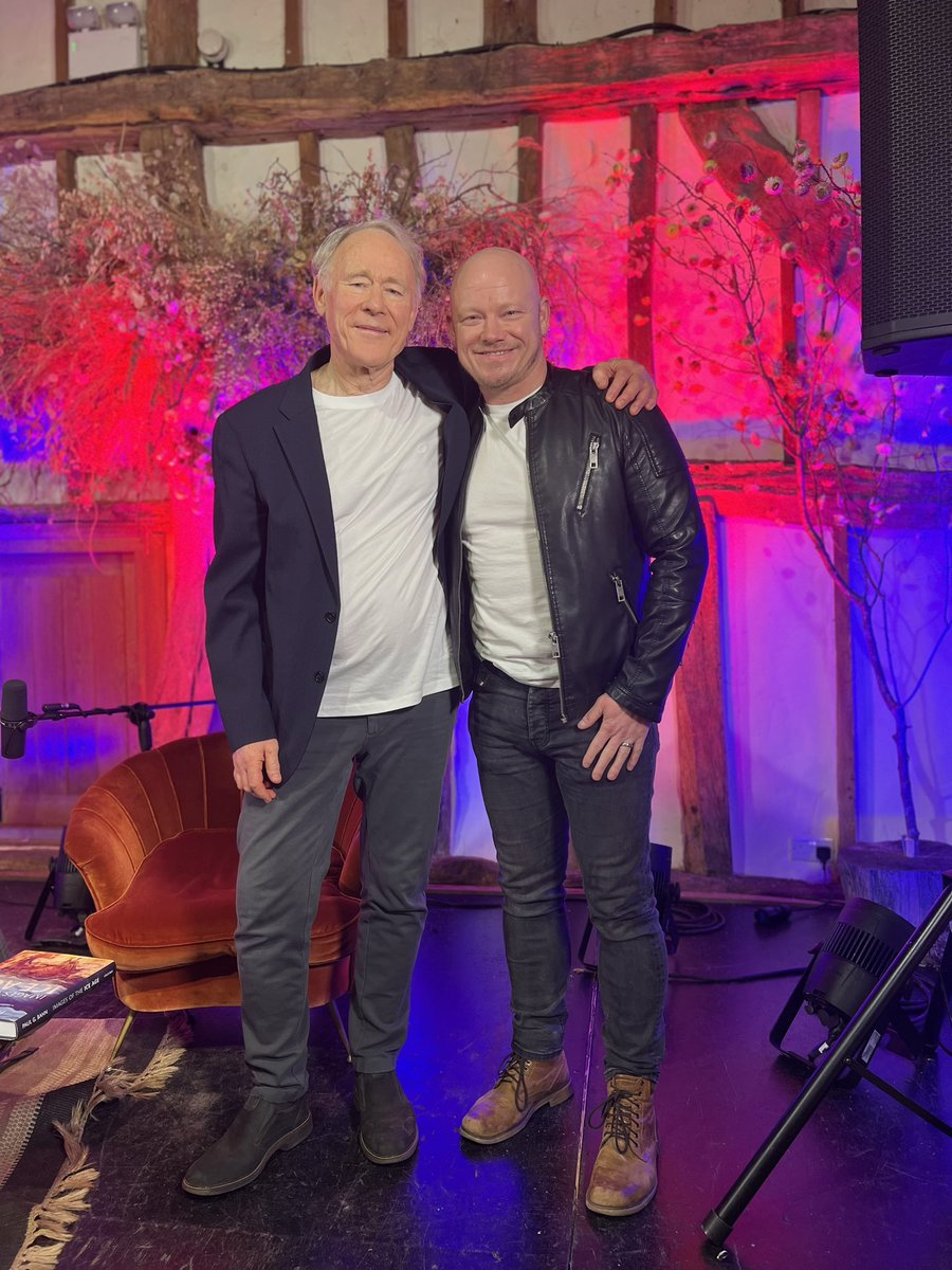 WayneFarrow's tweet photo. @Graham__Hancock such a pleasure to meet you today, please don’t forget how much you’re appreciated for all your hard work 🙏 https://t.co/mFQc5IZoS0