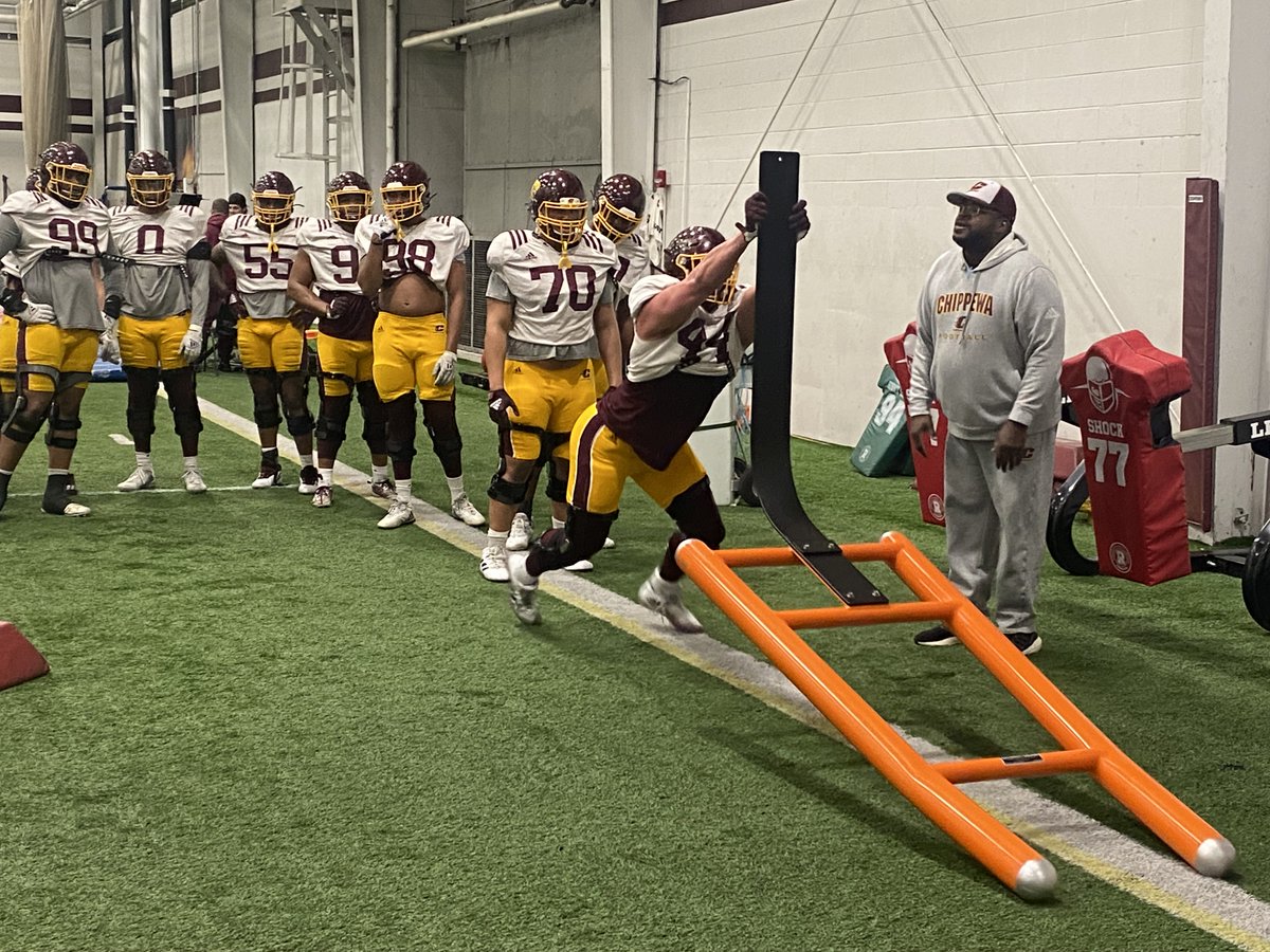 CMU_Football's tweet photo. 🔴🟡 Daily preparation=long-term success!

#FireUpChips🔥🆙🏈 https://t.co/5S6nKy4W8M