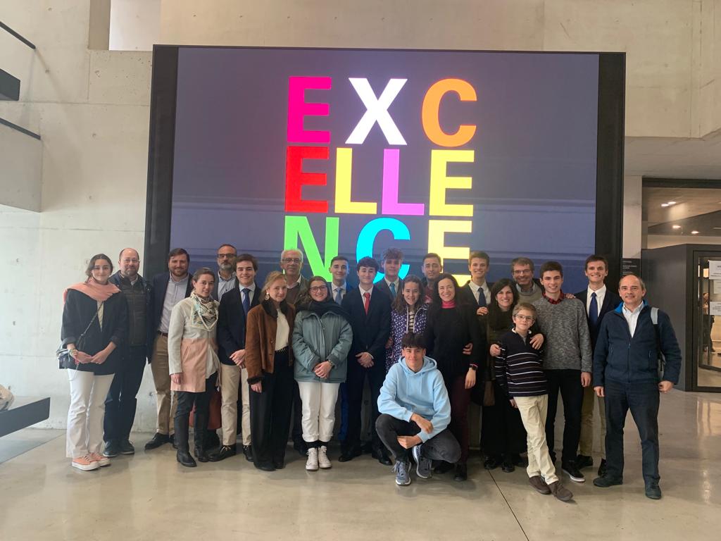 AndelColegio's tweet image. Loa alumnos de 2° de Bachillerato del programa #Excellence defendieron sus trabajos de investigación ante los tribunales de la Universidad de Navarra @unav . 
Un orgullo para #andel 🎉 

🔝  Andel fue premiado 🏅 por sus diez años en el #programaexcellence!

@ExcellenceUnav