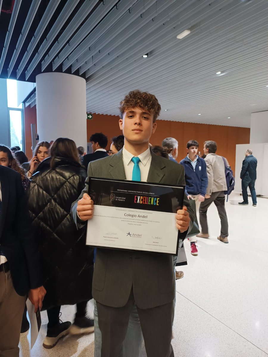 AndelColegio's tweet image. Loa alumnos de 2° de Bachillerato del programa #Excellence defendieron sus trabajos de investigación ante los tribunales de la Universidad de Navarra @unav . 
Un orgullo para #andel 🎉 

🔝  Andel fue premiado 🏅 por sus diez años en el #programaexcellence!

@ExcellenceUnav