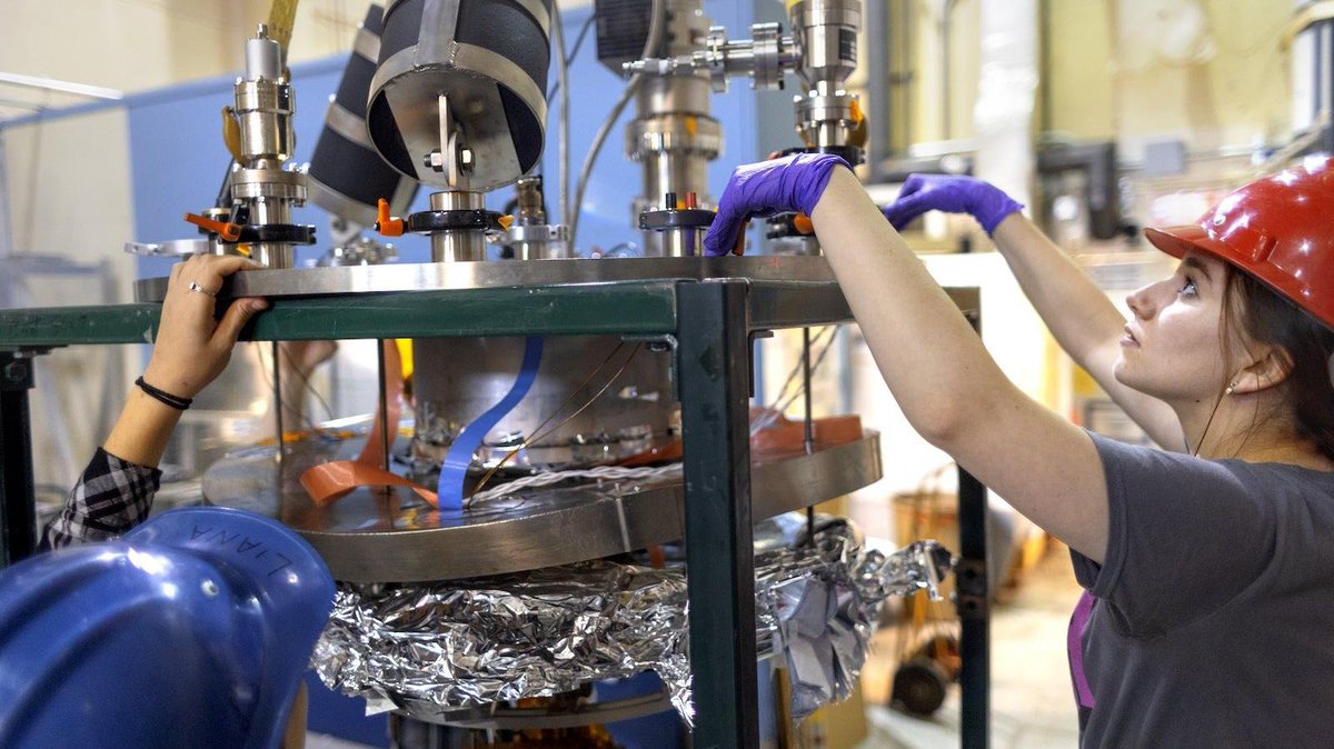 CornellPhysics's tweet photo. After 75 years, accelerator physics still going strong in Newman Lab. https://t.co/L9RG6WL2JU #CornellPhysics #CornellCAS https://t.co/cVhUzIMK0c