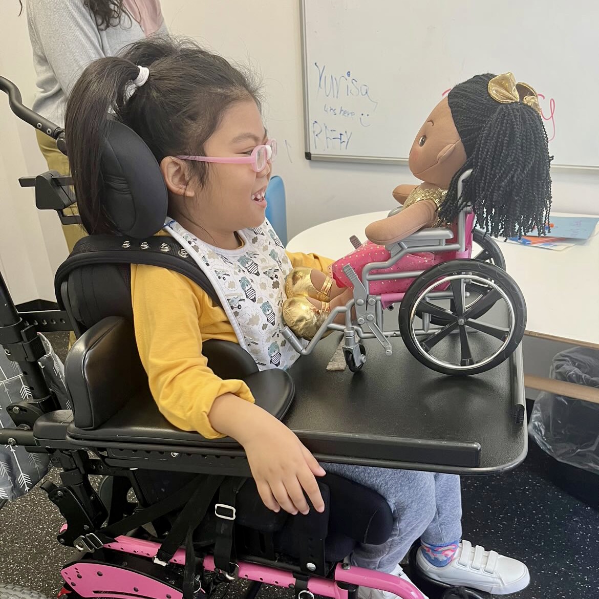 Ellie practices using motor skills such as reaching and grasping dolls during an occupational therapy session with her therapist!

#iBRAIN #PretendPlay #BrainBasedDisorders #BrainInjury #OT #OTGoals #Accessibility #Disability 
#iBrainAcademy #iBrainInstitute #iBrainCenter