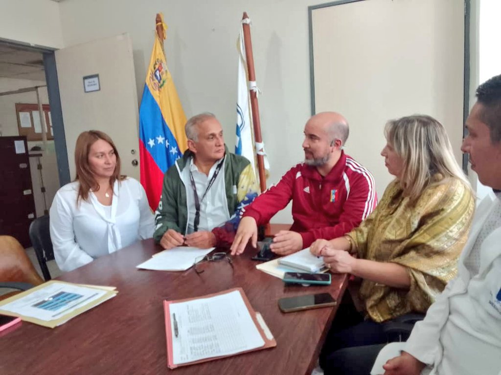 IpasmeOficial's tweet photo. ¡Avanza nuestro Plan Quirúrgico Nacional!

En articulación con el @MinSaludVE y la @Gob_Tachira se planificó la atención quirúrgica a 131 pacientes del magisterio, y el plan de fortalecimiento de los servicios médicos ofrecidos.

.@NicolasMaduro
#TrabajoYCompromiso https://t.co/mjrIkdFRYn