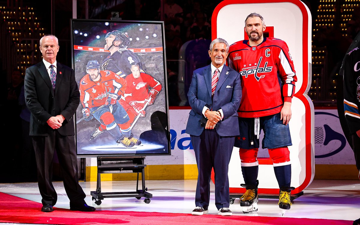 nhlespanol's tweet photo. Fue una noche especial para Alex Ovechkin (@ovi8) en su celebración por ser el segundo máximo goleador de la historia.

📸 @Capitals l #Gr802 l #ALLCAPS https://t.co/9mnub5iiHp