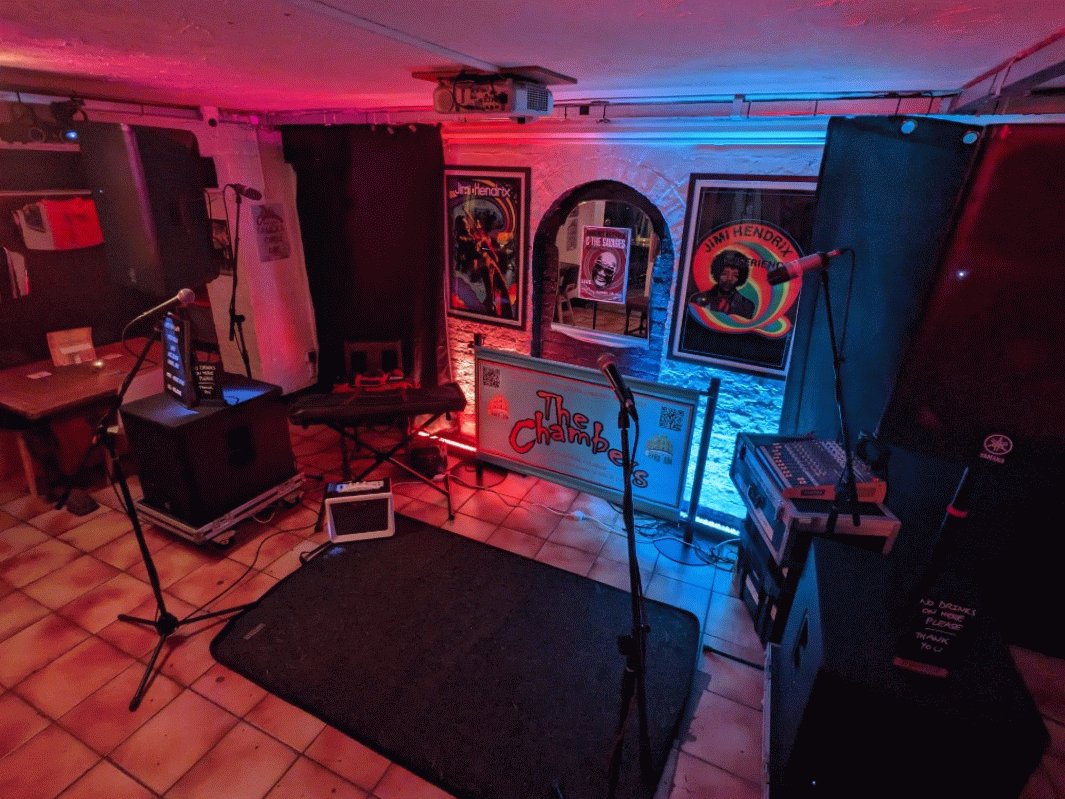 DuluxSmiff's tweet photo. All ready to go for tonight's Jazz - Soul - Blues Jam at The Chambers!
Starts at 8pm, free to attend &amp; play at too!

Warm, good food, good beer, fabulous live music and just the sweetest vibe 🎶❤️🎶

Come be part of it xxx

#folkestonemusictown https://t.co/qm4BPenIvP