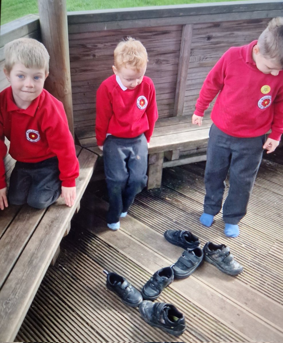 MrsKLMarsden's tweet photo. We forgot to bring our pens and pencils to Phonics today so worked together as a team and used our shoes to write tricky words! Great job Reception 👏 @Mrs_Hamilton2 @Miss_Arundale @MrsRobyTelford1 https://t.co/D4AxfJERaO