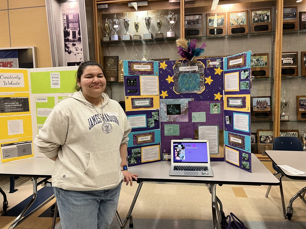 teacherburgos's tweet photo. W-L IB DP Class of 2023 engages with their school & 🌍🌏🌎 community with CAS demonstration #CAS #CAStastic @generalspride @WLHSIB @WLHS_Principal @apsvirginia https://t.co/YLiRWGFLQg