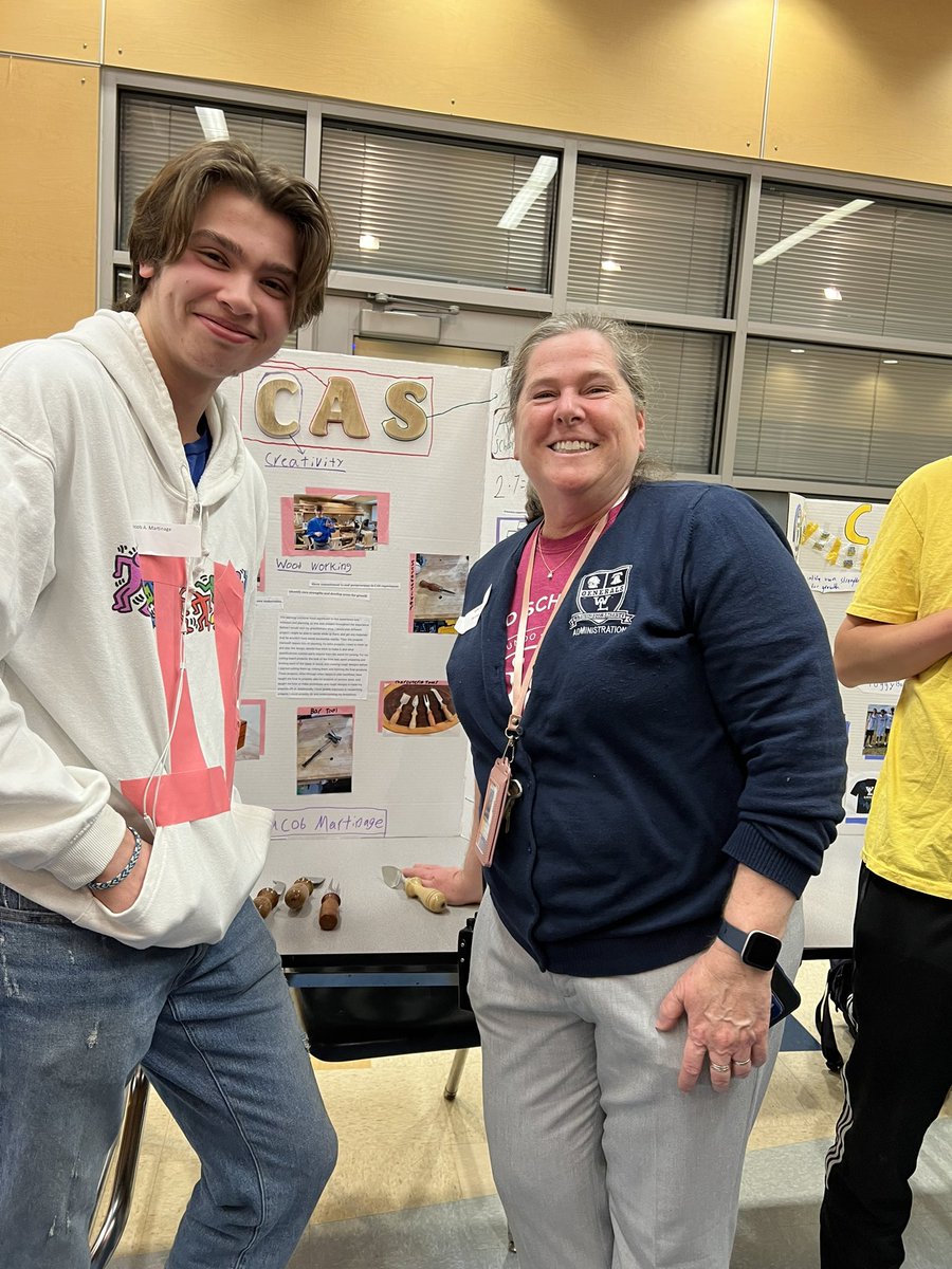 teacherburgos's tweet photo. W-L IB DP Class of 2023 engages with their school & 🌍🌏🌎 community with CAS demonstration #CAS #CAStastic @generalspride @WLHSIB @WLHS_Principal @apsvirginia https://t.co/YLiRWGFLQg
