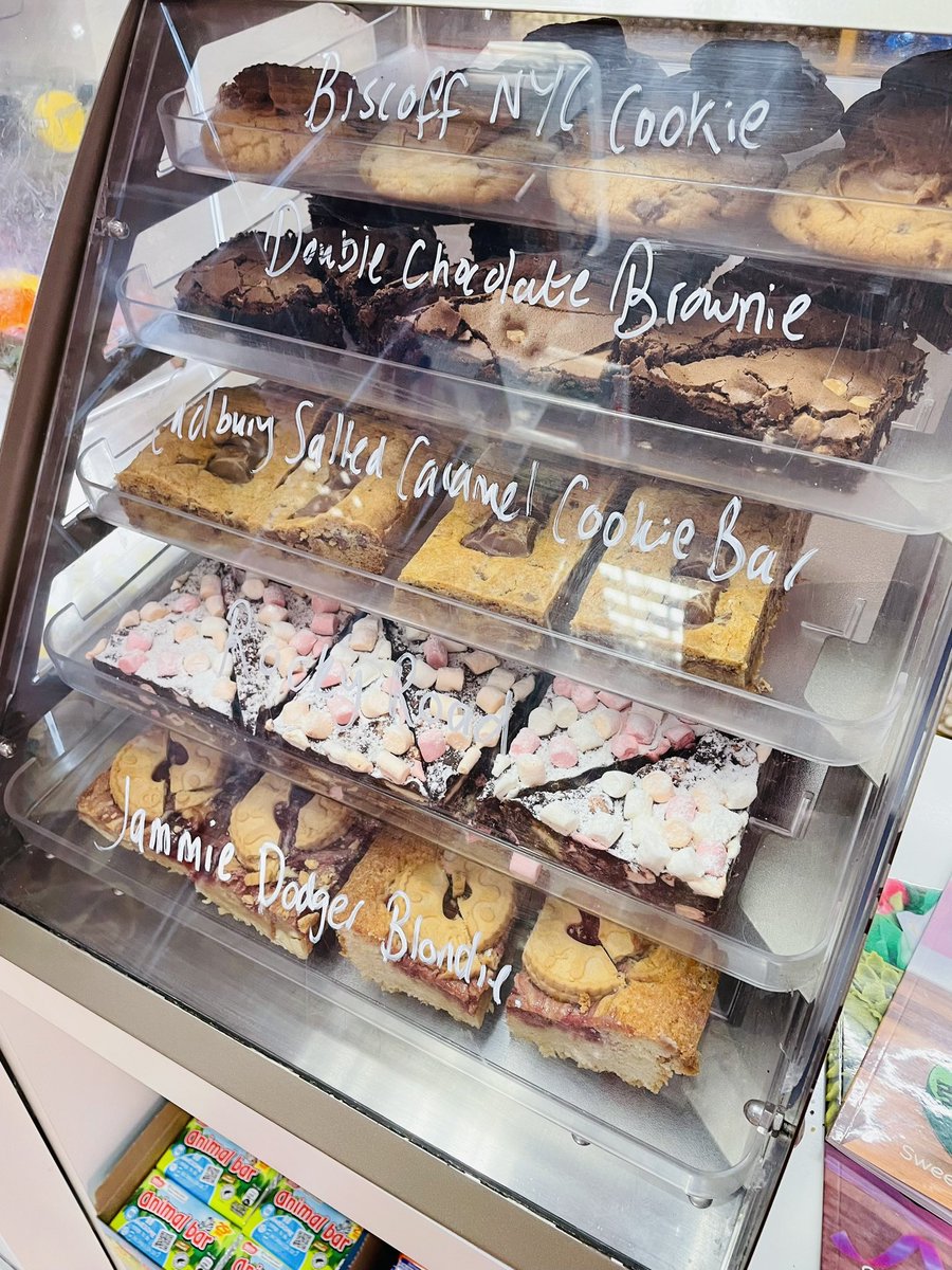 SweetThingsB46's tweet photo. This weeks cake menu #cake #cakecounter #cookies #brownie #cupcakes #coleshill #b46 https://t.co/xsAUlS1tR2