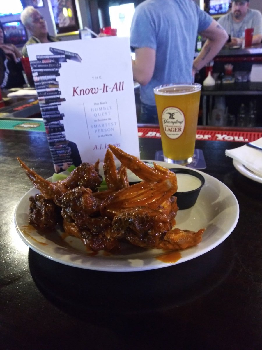 realunderdogkc's tweet photo. When in South KC, you eat like someone visiting South KC. No, really...this is the Grandview School District. Nobody lives here who didn't lose a bet. #ThePeanut #Wings https://t.co/9t4qshZtCa