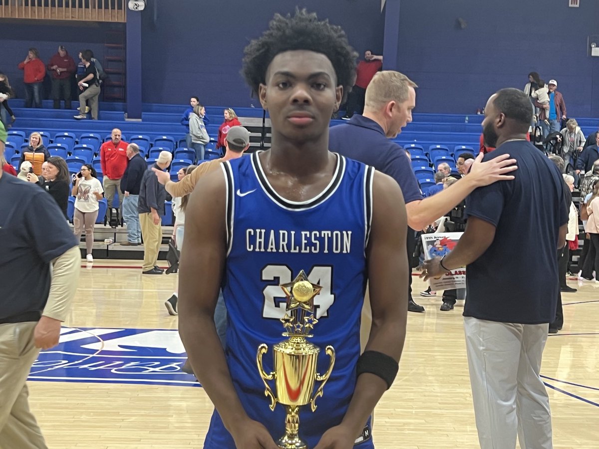 PJ Farmer C/O 2025 6’2 combo guard  All District - Player Of The Year              1st Team All Conference.                        MBCA All State Class 3