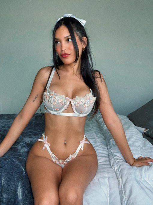 Happy hump day 🫦👅🫀 https://t.co/AJD4mfdi1D