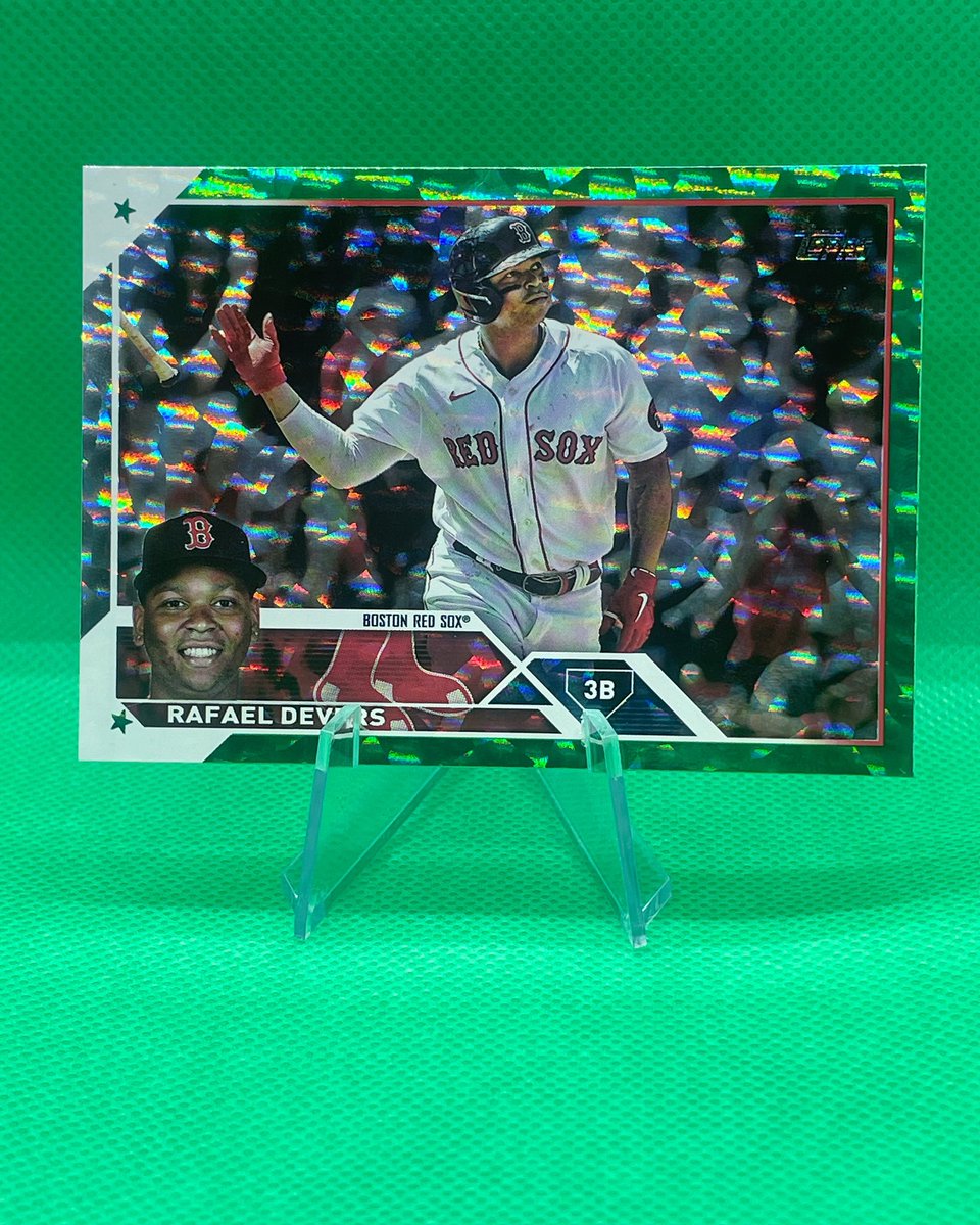 JacoryCrypto's tweet image. #cardoftheday 

2023 Topps Series 1 Rafael Devers Green Foil #11 Sn 273/499 Boston Red Sox

#topps2023 #toppsseries1 #toppsseries12023 #thehobby #whodoyoucollect #redsox #boston @boomerjr_nft @RedSox @Topps