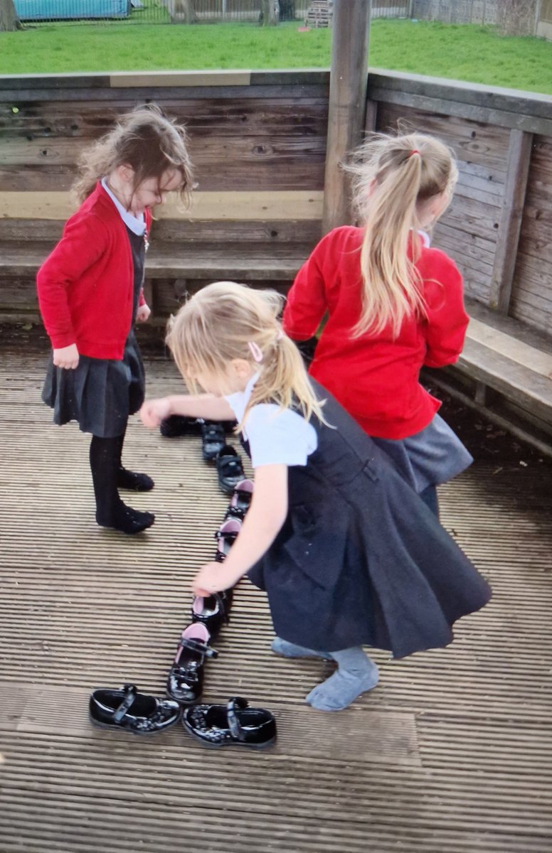 MrsKLMarsden's tweet photo. We forgot to bring our pens and pencils to Phonics today so worked together as a team and used our shoes to write tricky words! Great job Reception 👏 @Mrs_Hamilton2 @Miss_Arundale @MrsRobyTelford1 https://t.co/D4AxfJERaO