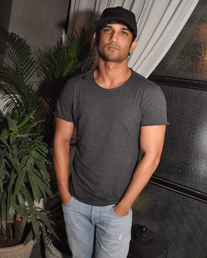 msrupald's tweet photo. "First they laugh at you, then they fight with you &amp; if you still persist, then you win’’ 🌻What an amazing track record SSR set in his determination &amp; impactful achievements 🌜
Sushant Worked Wonders 🌛
@shwetasinghkirt
@withoutthemind
@divinemitz @itsSSR
https://t.co/USMd4zSUGS https://t.co/qVxZqYKSvZ
