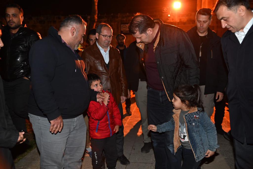 valisalihayhan's tweet photo. Bugün ilk teravih, ilk sahur; yarın da ilk oruç.

Şanlıurfalı kardeşlerimizle birlikte Ramazan’ın ilk teravihinde buluştuk. Tüm dualarımız şehrimizin, ülkemizin ve dünyamızın selameti için…

Hoş geldin #OnBirAyınSultanı! 🌹 https://t.co/x2xHHvCXef