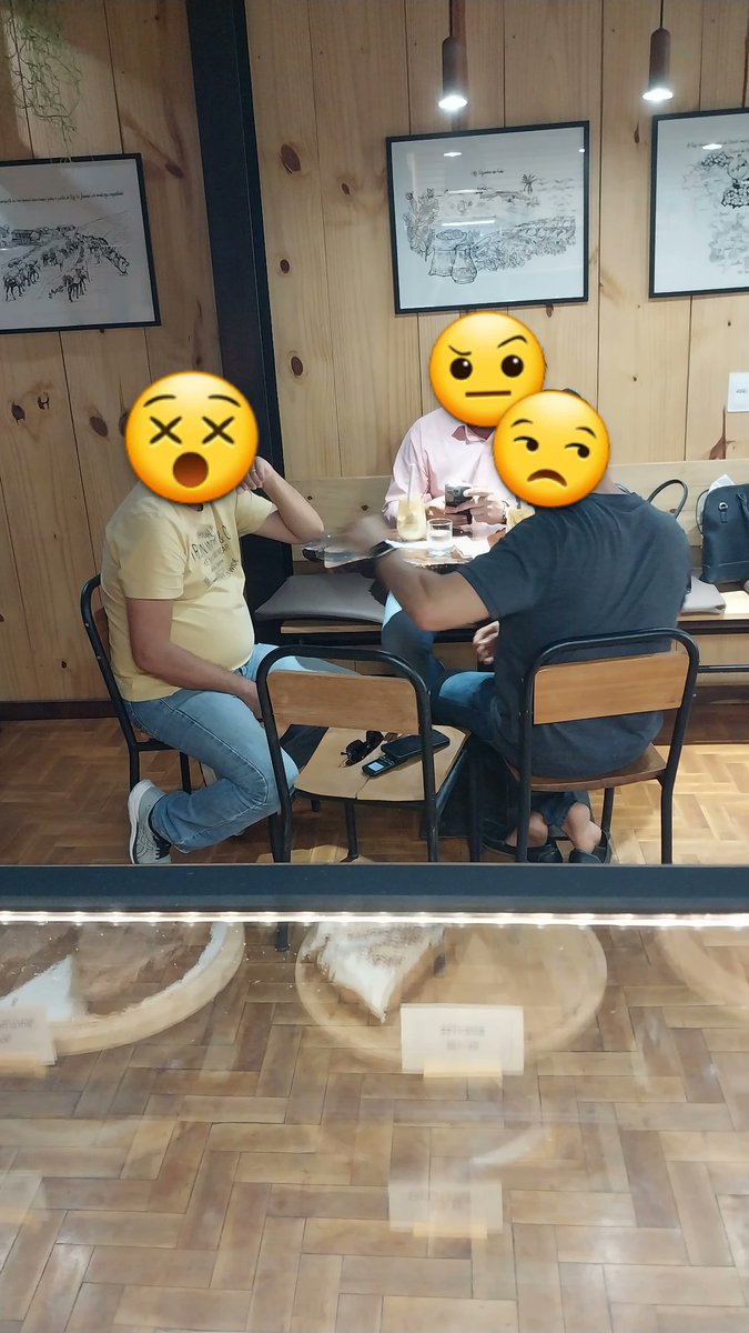 lariapolo_'s tweet photo. A TOUR DOS CLIENTES DE HOJE: 
(Me diz aí qual o desprazer que vocês atendentes passaram) 
Hoje esse querido, me chamou por (psiu) para me pedir uma cadeira apenas, exclusivamente para colocar o celular e a carteira. 
Noção pra que? https://t.co/kAKCOhxpl3