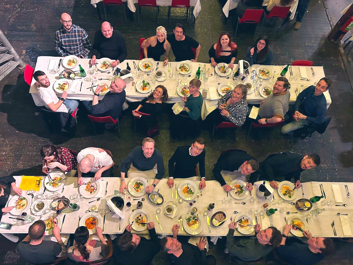 Speakers dinner with this great group of experts 🙌 #fos23