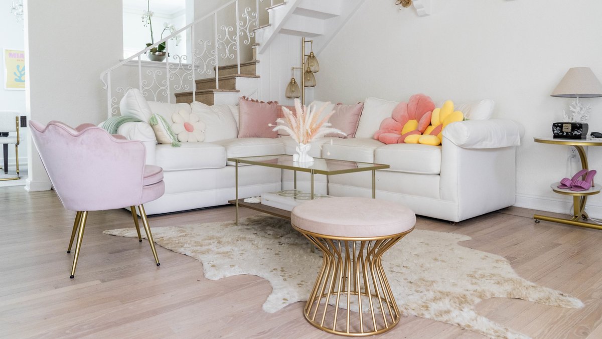location_res's tweet photo. Check out our latest emailer featuring our location known as "Pink Cottage" bringing all the spring vibes! 💐🌸☀️ https://t.co/umb98UtLY7
#FeaturedLocation #LocationScout #FilmMiami https://t.co/DdsR86dZlt