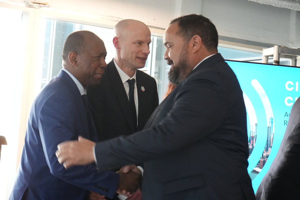 Sylvester Turner tweet media