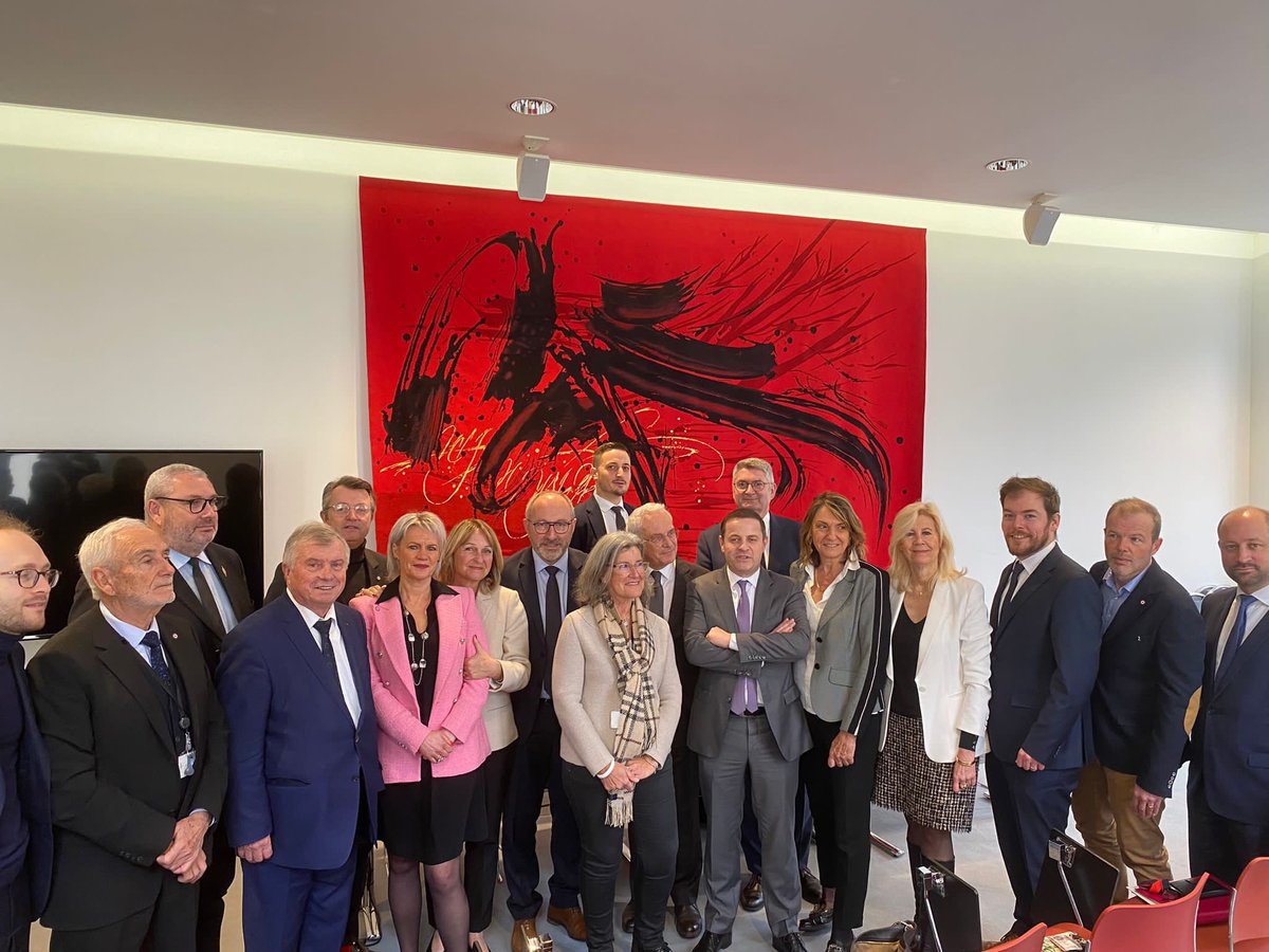 CORDIERPierre08's tweet photo. #souvenirfrancais Réunion de l’Amicale des #deputes et #senateurs que je préside. Un temps d’échanges avec le président national @sergebarcellini Nous avons un rôle à jouer! @SF_Siege @SebLecornu @MaximeMinot @isavalentin43 @NathalieSerre @DuboisFrancis19 @eanthoine26 https://t.co/BNzA3Y9zVM
