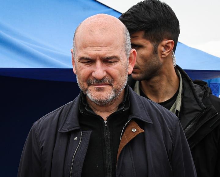 NekadarolduTR's tweet photo. 7 Senelik İçişleri Bakanlığı döneminde 15 yaş yaşlanan ADAM Süleyman Soylu.

İşini hakkıyla yaptığına sahidiz.

Bu mübarek gecenin hürmetine Rabbim yar ve yardımcın olsun. https://t.co/Vxqdrj9xMS