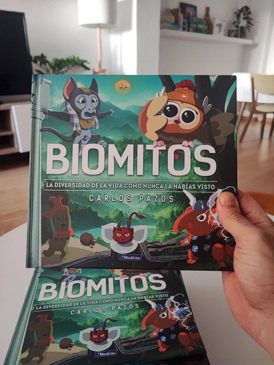 MolaSaber's tweet photo. Tengo el orgullo de anunciar que hoy sale a la venta Biomitos, un libro para peques y no tan peques, que presenta un viaje por el mundo, de mano de especies cuyo nombre están inspirados en mitos de diversas culturas. 
Este es mi décimo libro hasta la fecha.👇 https://t.co/5cYCewqYqa