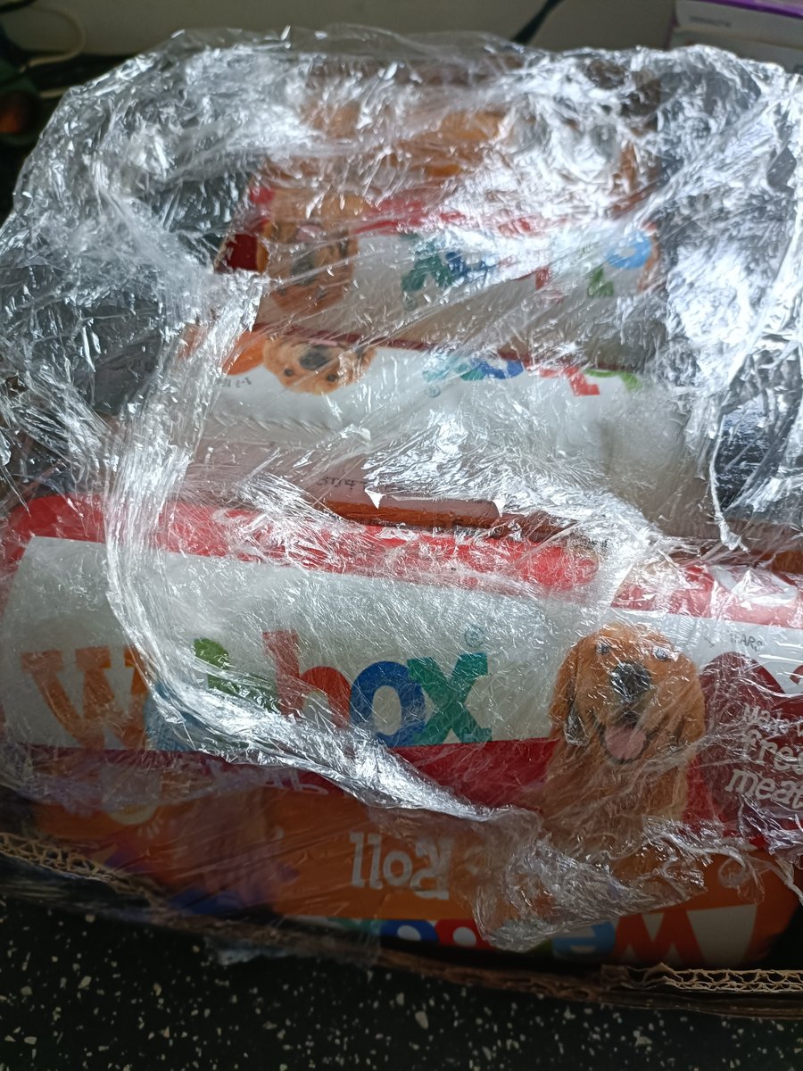 angelictrish95's tweet photo. @AsdaServiceTeam @asda  2 burst boxes, burst products inside, not burst ones are watery,dogs had runny poo..daughter asked for refund and got refused...would yous feed it to your dogs??...not drivers fault, came from shop like this!! Our drivers get 10/10 unlike who sent these!! https://t.co/M5BgzvlorX