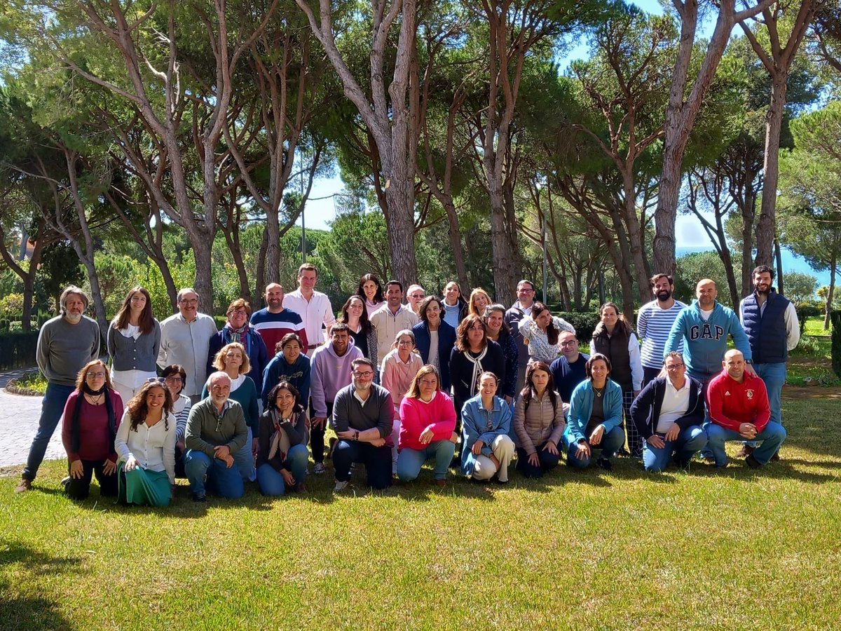 SanJoseMalaga's tweet photo. Las profesoras del centro Anabel Moreno e Inmaculada Blanca han vivido durante la Semana Ignaciana un retiro de Ejercicios Espirituales en la Casa de Espiritualidad María Inmaculada en El Puerto de Santa María. Para ellas ha sido una semana de encuentro con Dios y con ellas https://t.co/QPtX90CDvV