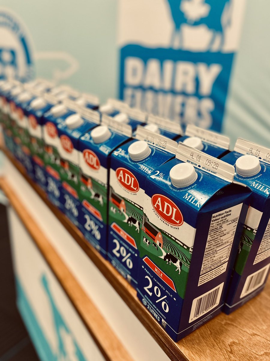 Betcha can’t drink all this milk in one day 🥛

Did you know the average Holstein cow produces 35-40 litres of milk per day? That’s all the milk in this picture!
