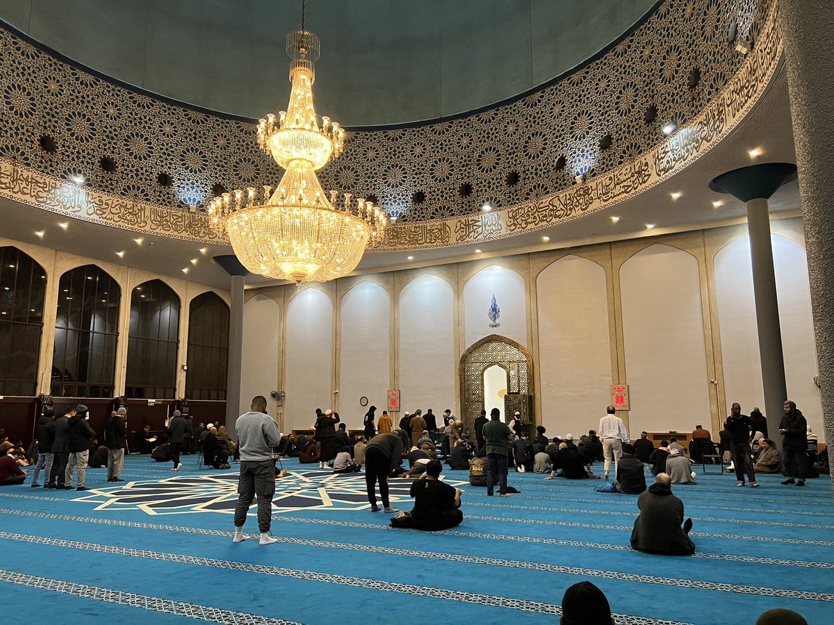 freemonotheist's tweet photo. We are awaiting for Isha and Taraweeh at Regents Park Mosque. Ramadan Mubarak from London! https://t.co/5modFFdEFS