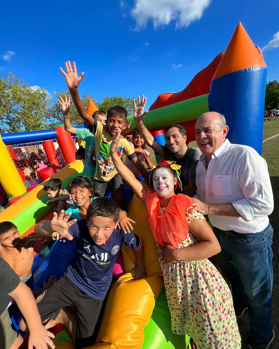 gacanteros's tweet photo. Compartimos una hermosa jornada con las familias del B° San Ramón, en Goya. 

Escuchamos e intercambiamos ideas con los vecinos, mientras que niños y jóvenes disfrutaron de una tarde de juegos. https://t.co/Ua68gflaa1