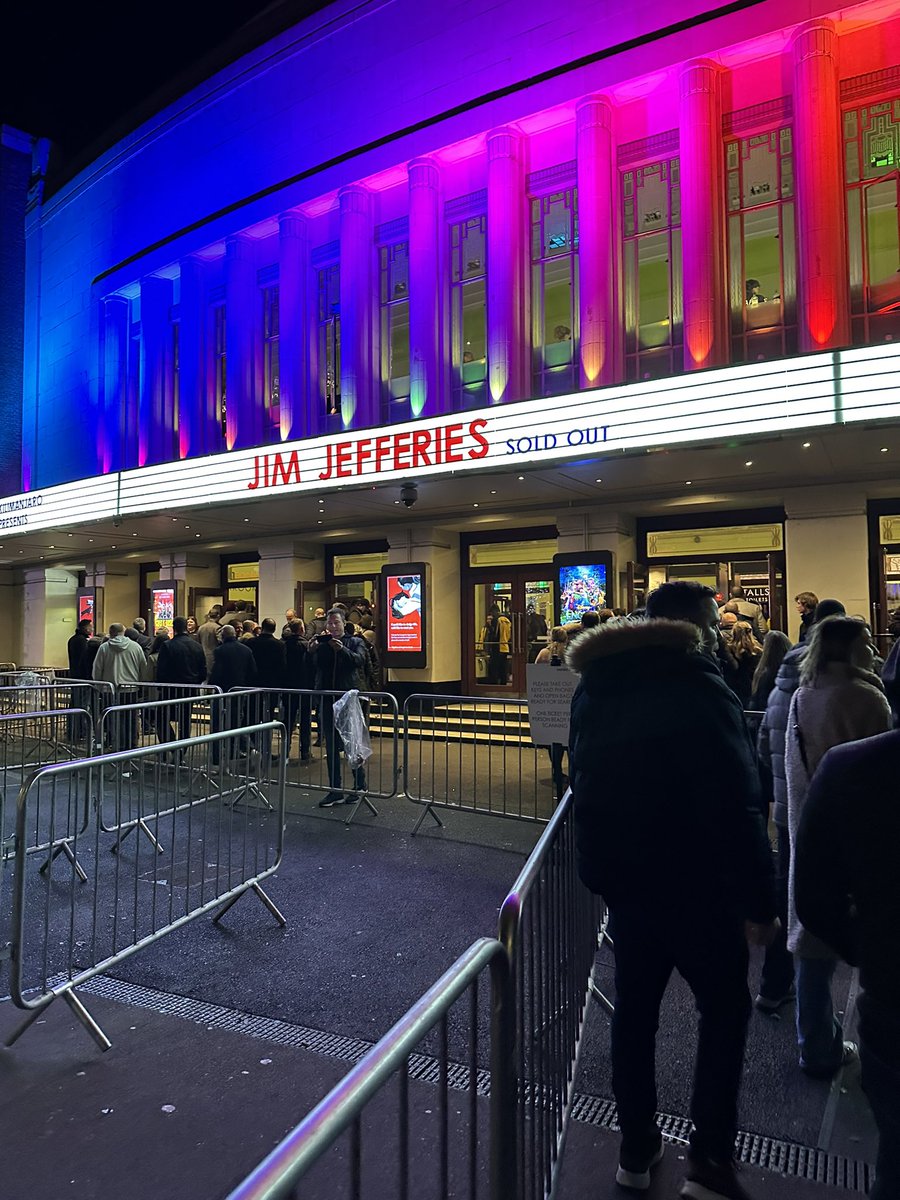DanCooper1000's tweet photo. Here we go! #jimjefferies #HammersmithApollo https://t.co/84rclMK7Xm