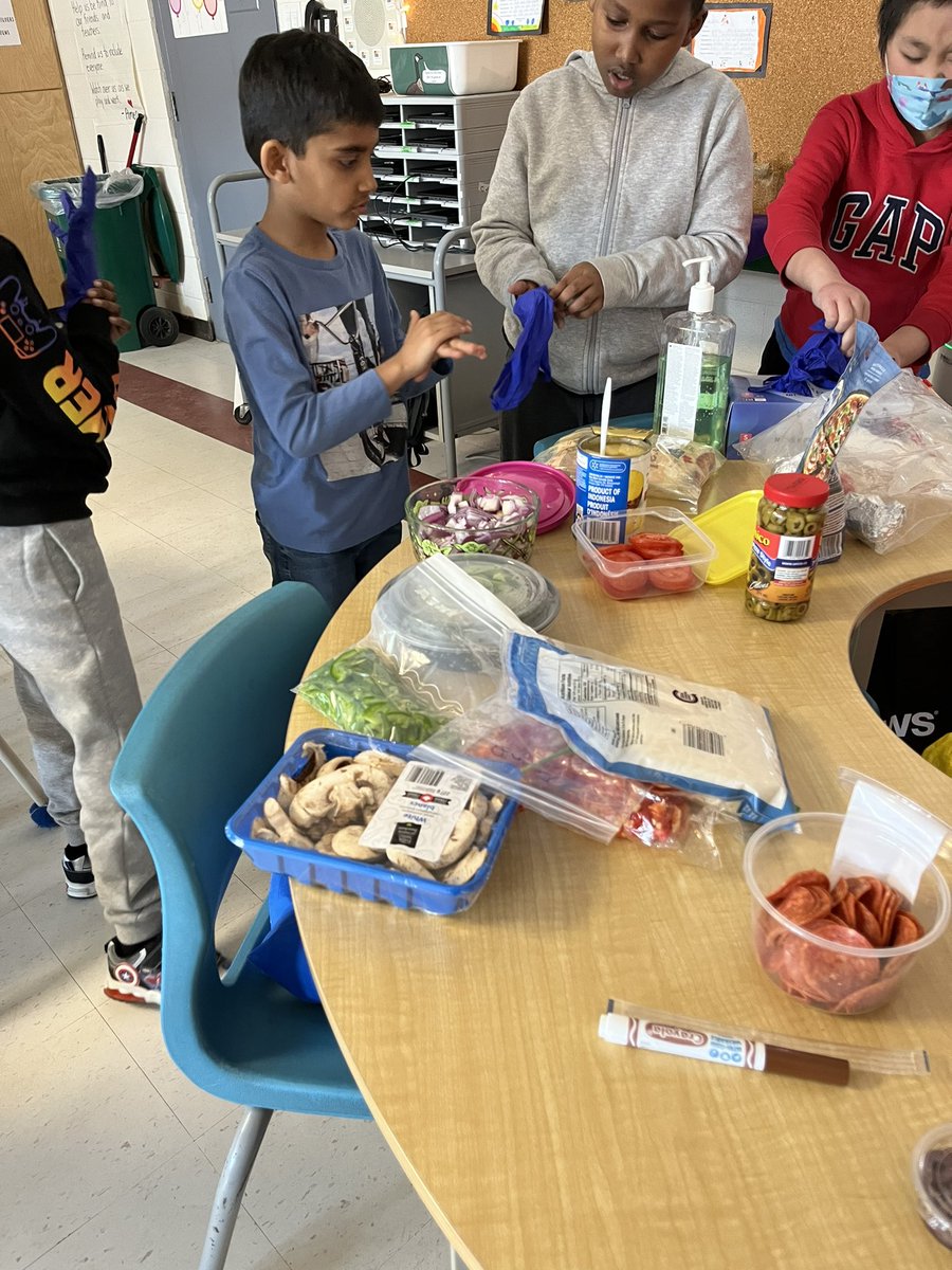 MmeJex's tweet image. Pizza Day in grade 2/3! Was so awesome to hear how much French they have learned! They are ready to order in a French restaurant! 🍕 @StMartinOCSB #fslDeepLearning #ocsbDeepLearning thank you to the parents that sent toppings in!