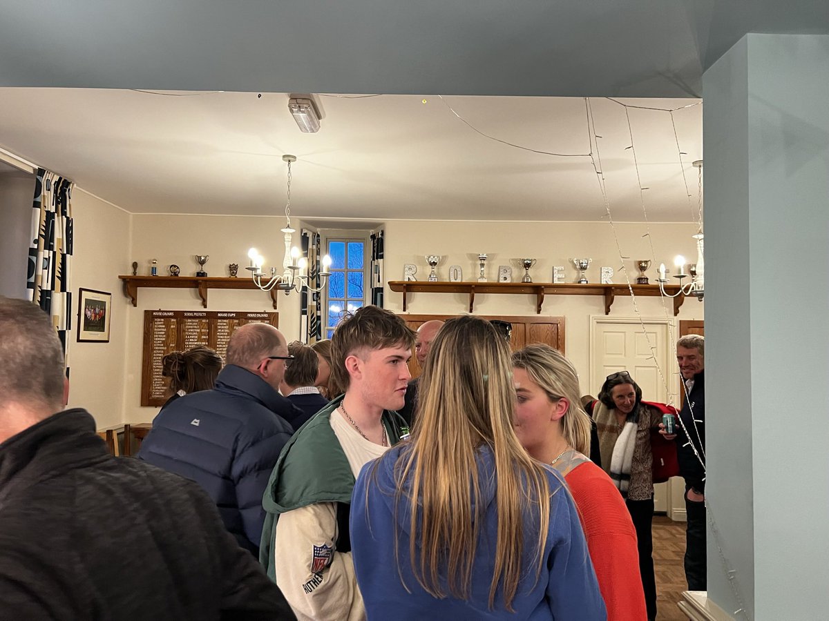 Robertson_Sed's tweet photo. Lots more @SedberghOS visitors yesterday and it was so good to see them all along with lots of OS and current parents too #WilsonRun #ButterfliesBackinTown 🏃🏻‍♀️🦋⭐️🤎 https://t.co/VRFv7hkKPD