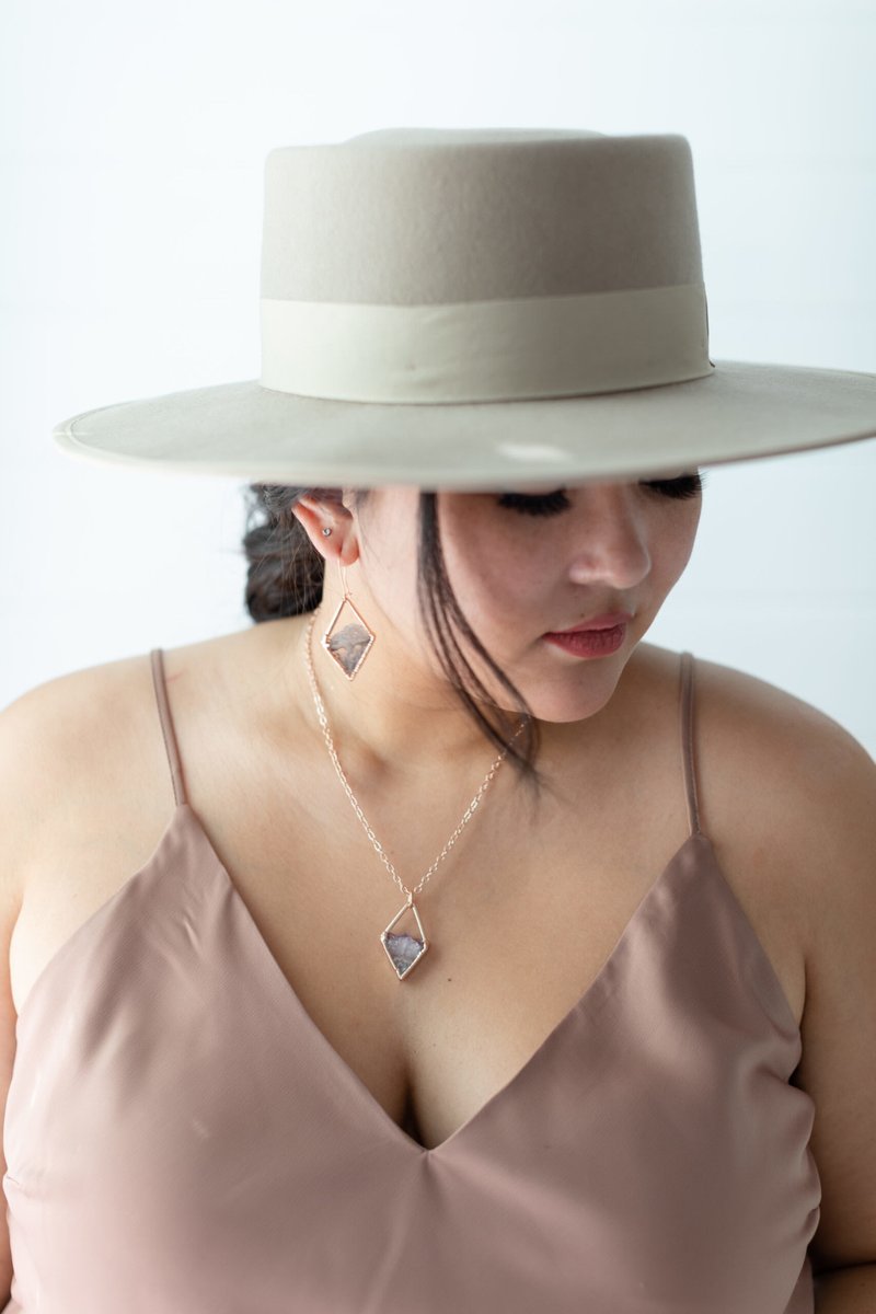 TCFStyle's tweet photo. Finding fun cocktail rings for your plus size hands should not be such a hassle, but alas... To help you out, we've rounded 5 size-inclusive options!   by MightyMurphin
Deets here: https://t.co/k5l4FGS7f0 https://t.co/oDGh2mr55u