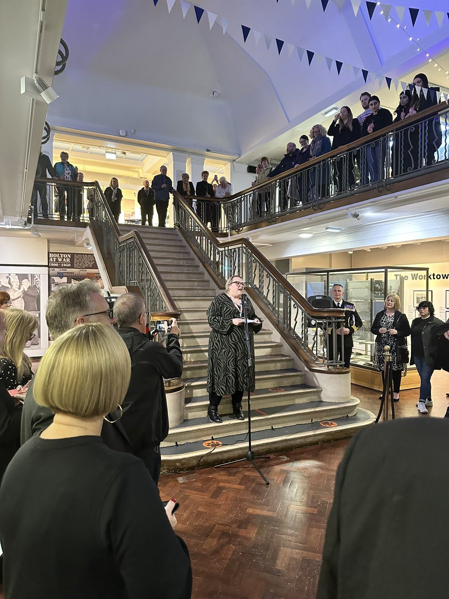 teammckechnie's tweet photo. Football ⚽️ & Art 🖼️- what an uniting combination!
@BoltonLMS thank you for the awesome invitation, you absolutely smashed it! 💥
#goingtothematch #lslowry #lowry https://t.co/RwEsSNxZik