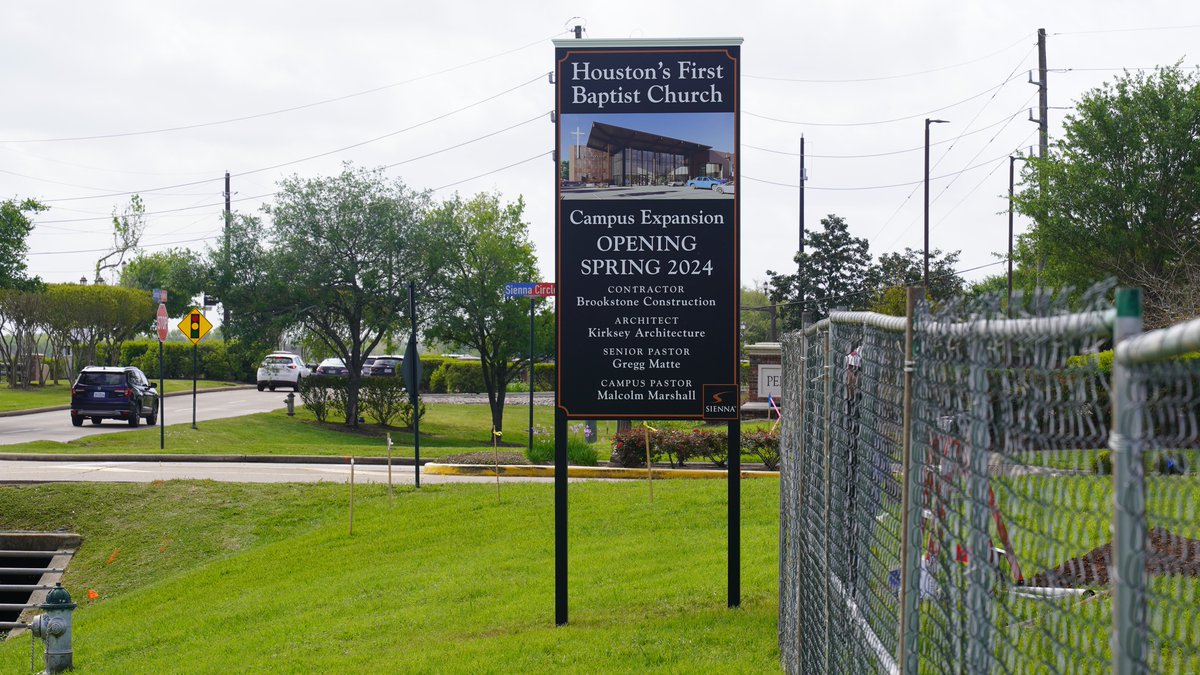 HFBCSienna's tweet photo. The fence is going up! If you haven’t heard, we are expanding our current facility to create space for more folks who want to call Houston’s First their home!

Follow along with our construction updates at https://t.co/qtRyD6VbTs https://t.co/dB0CLg2ZmN