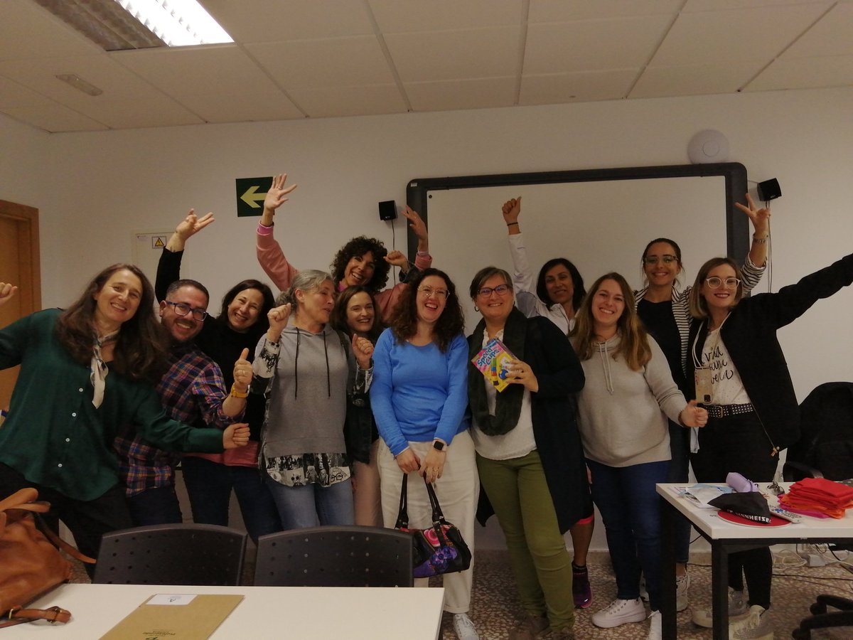 cepantequera's tweet photo. Finaliza actividad formativa sobre ABJ y neuroeducación, sacando las emociones a relucir y comprobando que el juego es la mejor herramienta para trabajar con  el alumnado. Gracias @nuriajugant por hacernos vivenciar experiencias inolvidables @FormacProfAnd @EducaAnd https://t.co/LBUfDtgcKh