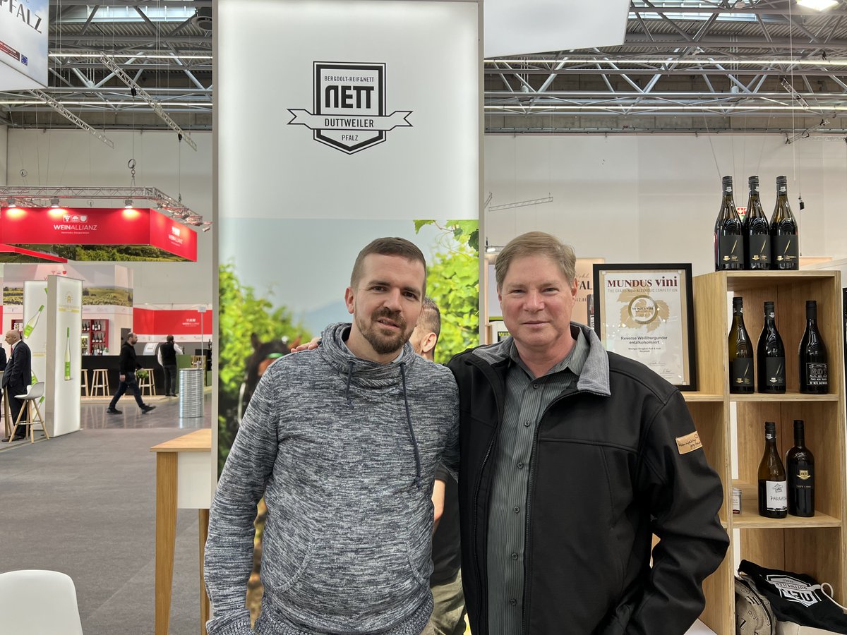 DelmosaBeverage's tweet photo. Something new is coming to town! Meanwhile, @BruceBlosil and Christian Nett @NettWein talk about the value of #terroir and #nonalcoholic beverages. #greatcombination https://t.co/WJ1kNTyhiK