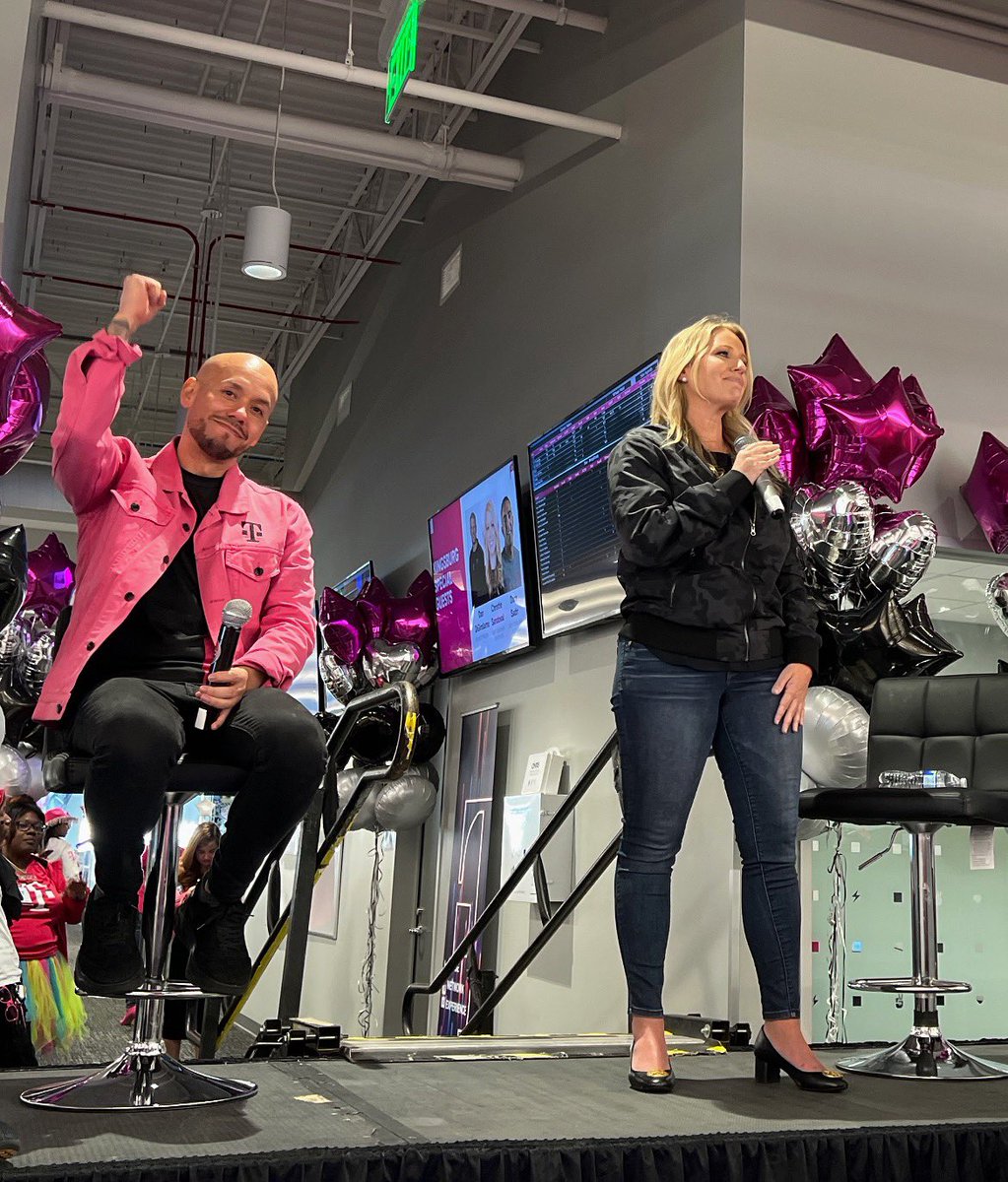 kingsburg_cec's tweet photo. When your Director and SVP of Customer Experience look around &amp; see the opportunities, leaders, &amp; lives that have changed in #Kingsburg! ✊🏽

@DanielDoerschel @Dan_DiGirolamo @csandoval111 @JonFreier https://t.co/ro7bs5ndPt