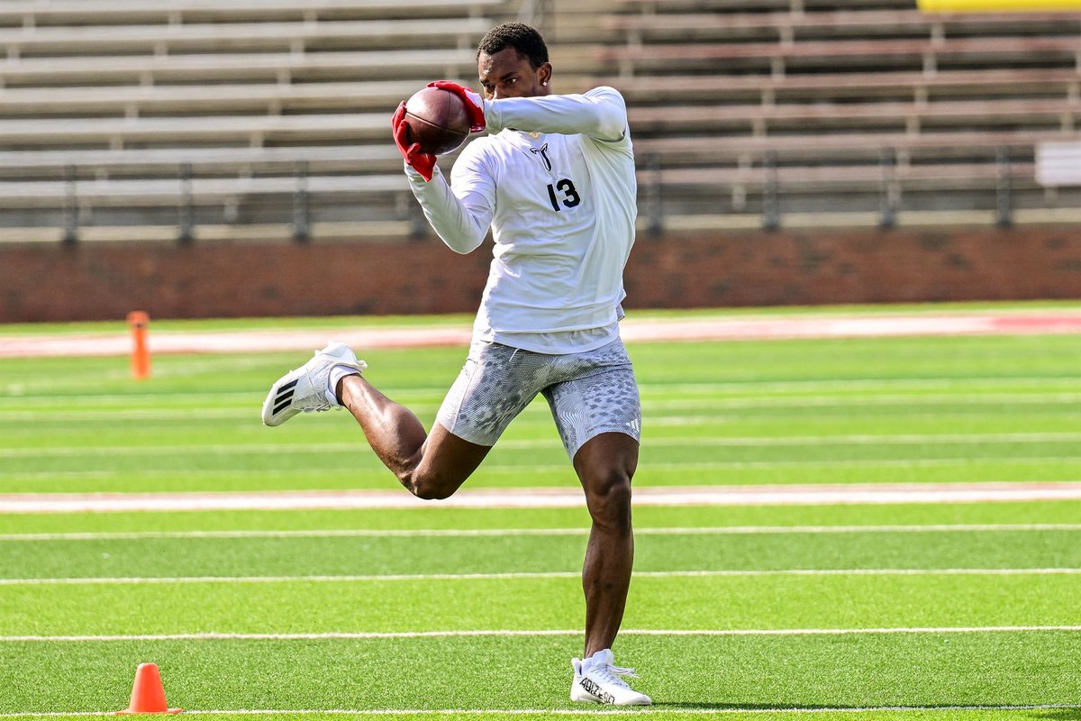 _CoachDbZo's tweet image. I stayed focused, i stay on my job, i got this far from putting in work lil dawg 👷🏾‍♂️ #Proday #BIGSG #GGM🙏🏾