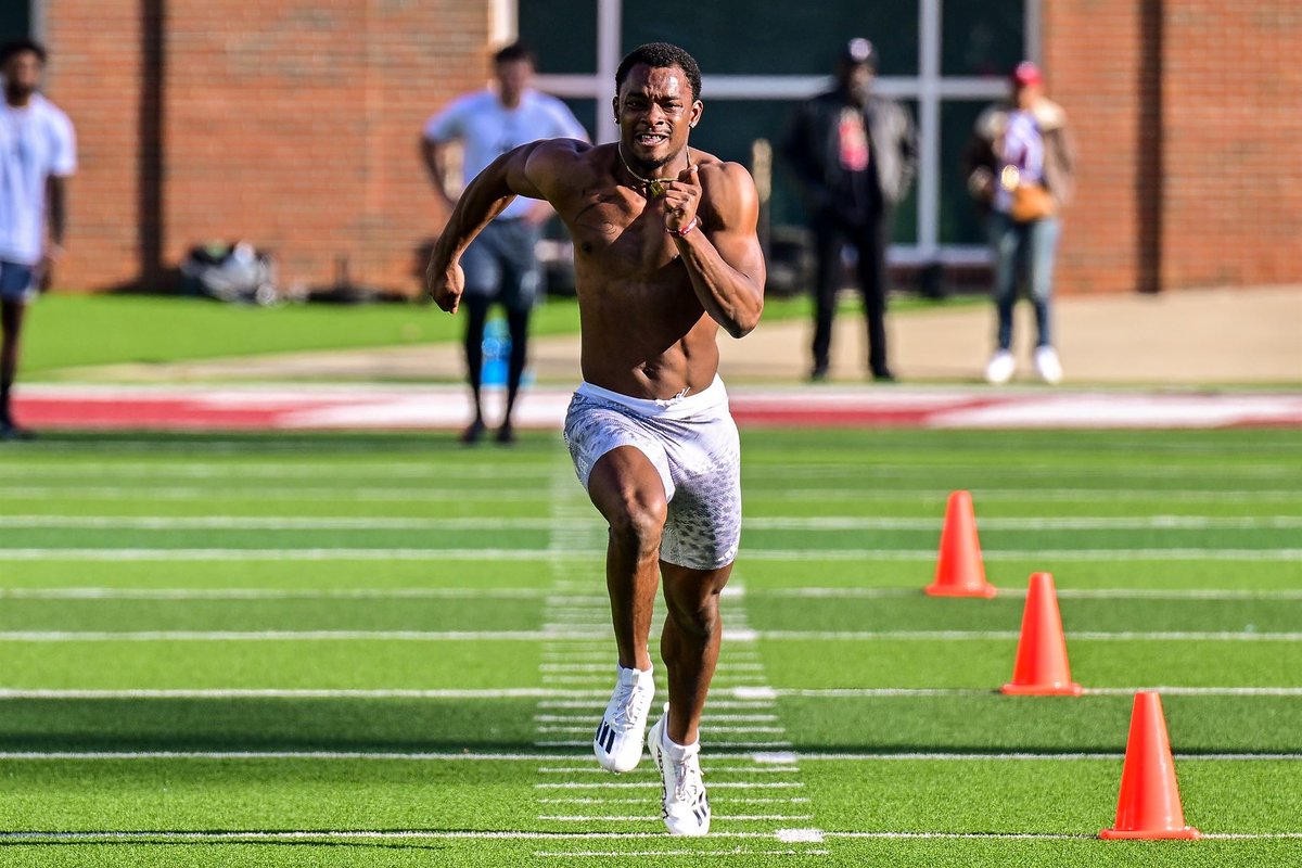 _CoachDbZo's tweet image. I stayed focused, i stay on my job, i got this far from putting in work lil dawg 👷🏾‍♂️ #Proday #BIGSG #GGM🙏🏾