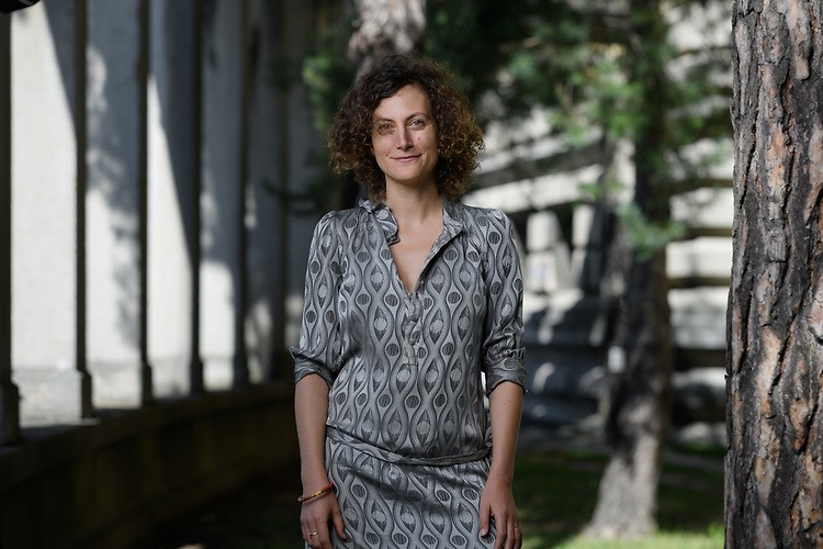 Neue #Podcast-Folge #NerdsMitAuftrag🎙️Kunsthistorikerin <a href="/Noemietienne/">Noémie Etienne</a> ist seit Anfang des Jahres Professorin für #CulturalHeritage und spricht mit uns über die Konservierung von Kunstobjekten. Jetzt reinhören🎧 science.apa.at/podcast/#28
#art #Wissenschaft (Foto: Daphné Bengoa)