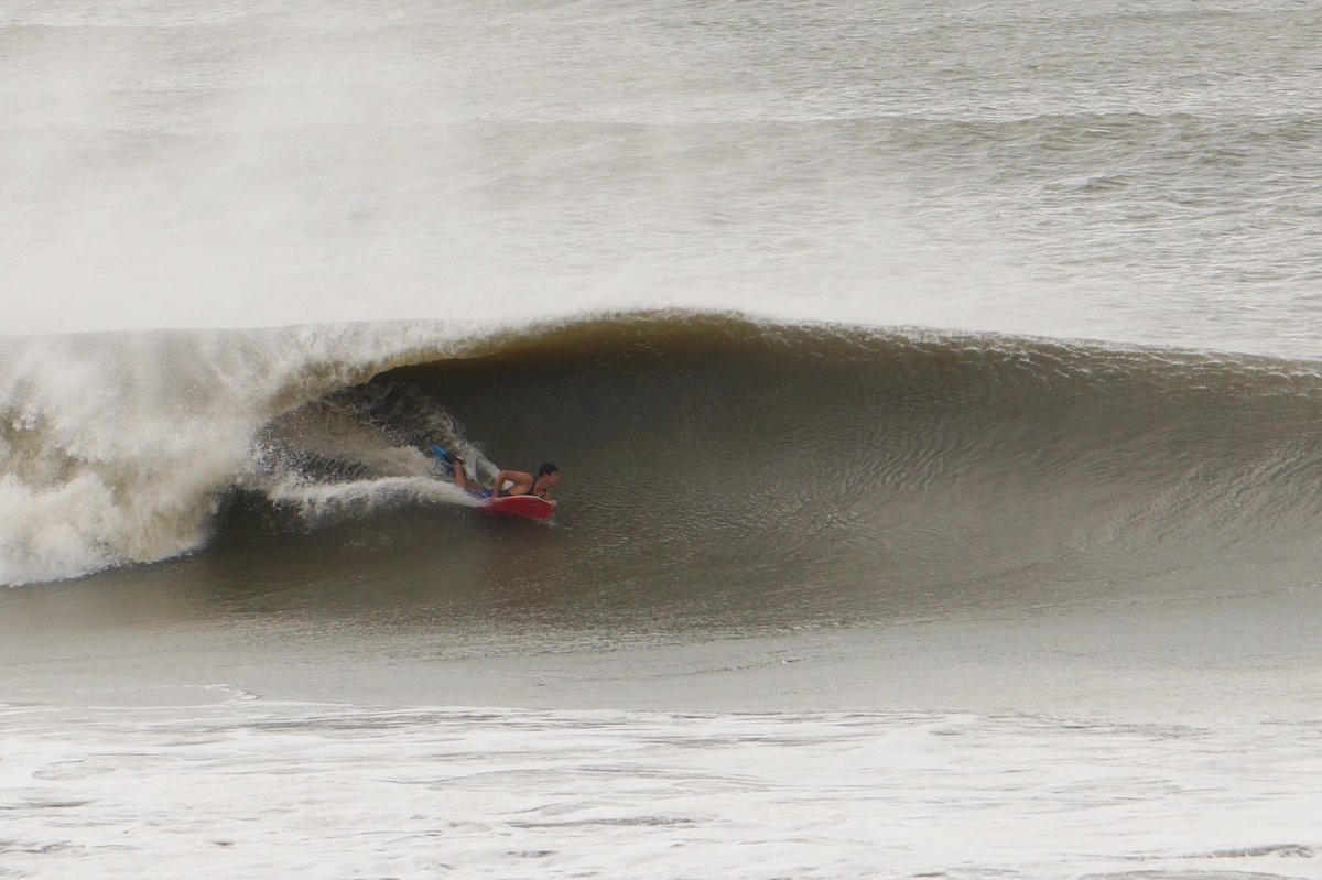 rainsandshop's tweet image. Abraham Antepaz en #Chamebanks #bodyboarding vía @viviendoelsurf