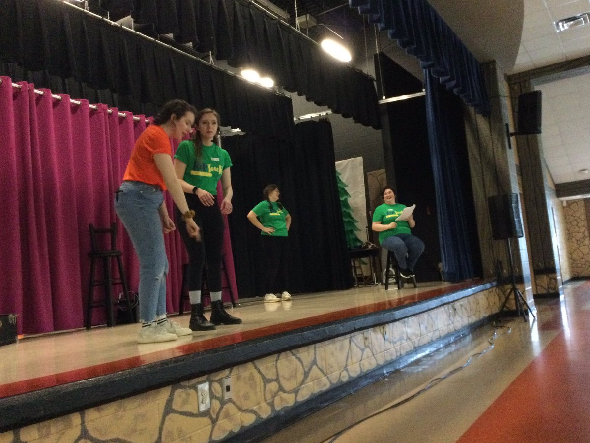 KnoxESKnights's tweet photo. What a wonderful morning having Elm Street Rep Tour back in the 🏰 for improv and The Lorax! We showed them our “Team Spirit” by wearing our Knox gear! @CcsdMedia #GetCCSDReading https://t.co/fTFFSWa3MX