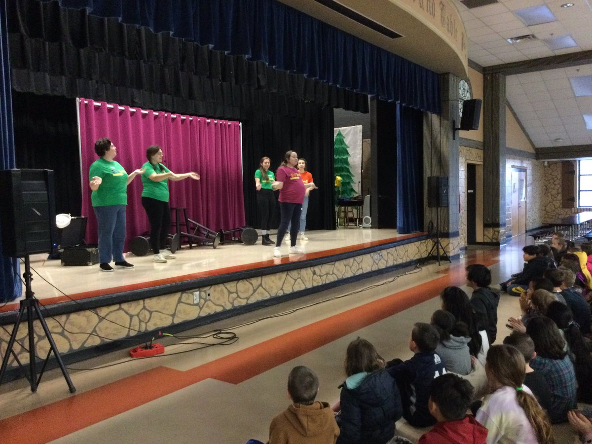 KnoxESKnights's tweet photo. What a wonderful morning having Elm Street Rep Tour back in the 🏰 for improv and The Lorax! We showed them our “Team Spirit” by wearing our Knox gear! @CcsdMedia #GetCCSDReading https://t.co/fTFFSWa3MX