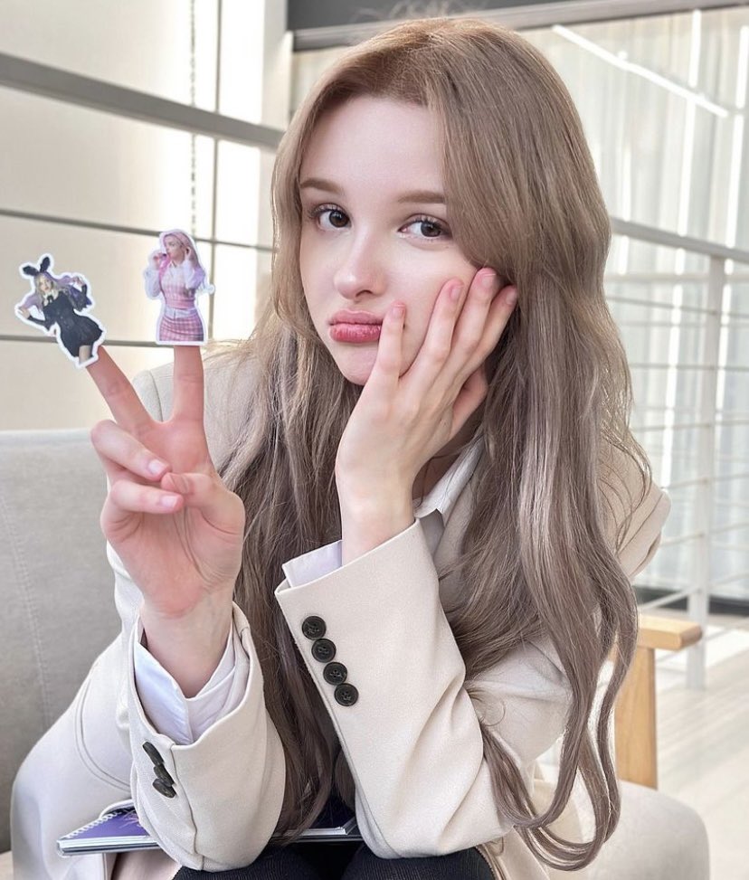 elina__422's tweet photo. Finally my second merchandise is open 🙌🏻💕 please check the link in my profile bio 😁
여러분의 사랑을 힘 입어서 두번째 굿즈가 오픈되었어요 ! 제 프로필 링 크에서 확��� 할 수 있으니 많은 관심 부탁드려요 💕 https://t.co/Po2L6H1w1w
