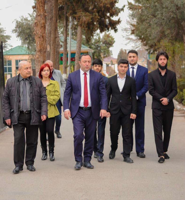 AzYuks's tweet photo. Bu gün Azərbaycan Yüksəliş Partiyası Gənclər Təşkilatının ilk yerli təşkilatı Bərdə şəhərində quruldu. 
AY partiya GT-nın Bərdə Təşkilatının sədri Əli Əzizli, sədr müavinləri isə Məhəmməd İsmayılov və Zərnişan Qənbərli seçildilər.

Hər bir gəncimizə uğurlar diləyirik. https://t.co/RVwhAs5DQO